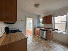 27 Durham St, Unit 2 in Somerville, MA - Building Photo