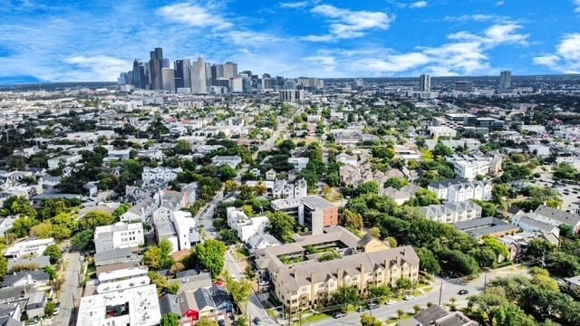 property at 1410 Hyde Park Blvd