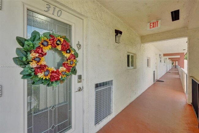 property at 830 S Hollybrook Dr