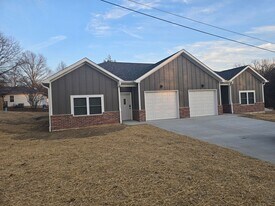1955 McCutchen Rd in Rolla, MO - Building Photo