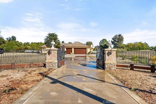 24230 Hayes Ave in Murrieta, CA - Foto de edificio - Building Photo