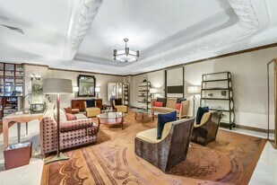1111 Caroline St in Houston, TX - Building Photo