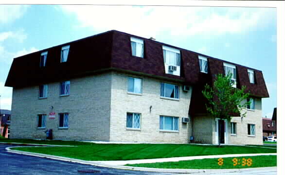 7120 W LaVerne Ln in Tinley Park, IL - Foto de edificio