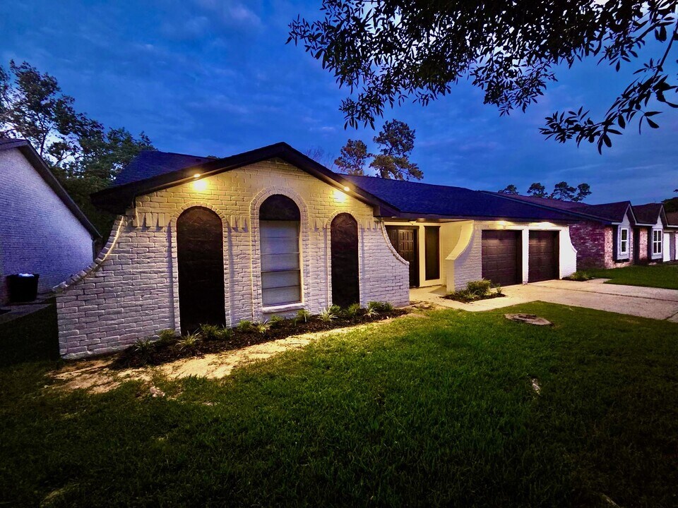 15218 Falcon Ridge Dr in Humble, TX - Building Photo