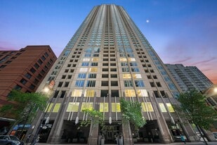 33 W Ontario St in Chicago, IL - Building Photo