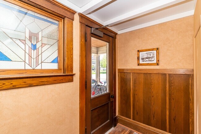 404 S 5th Ave in Ann Arbor, MI - Building Photo - Building Photo