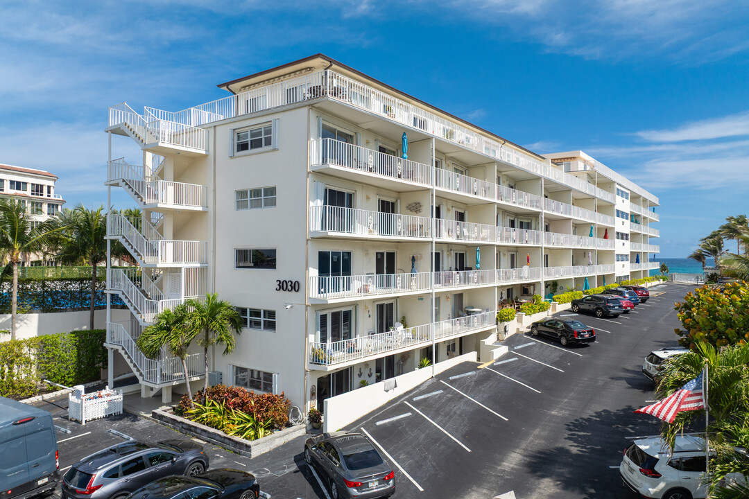 The Palmbeacher in Palm Beach, FL - Building Photo