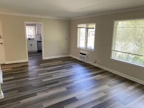 9421 W North Ave in Wauwatosa, WI - Building Photo - Building Photo