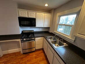 50 Meridian St in Groton, CT - Building Photo - Building Photo