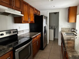 10515 NW 37th St in Coral Springs, FL - Building Photo