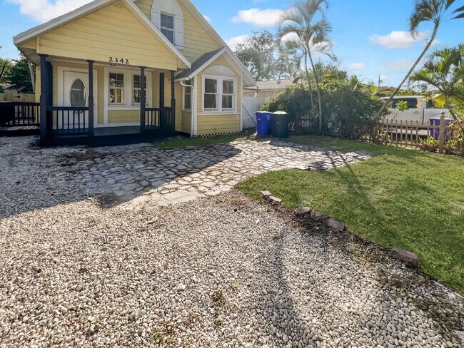2342 Stella St in Ft. Myers, FL - Building Photo - Building Photo