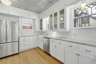 1606 Travis Heights Blvd in Austin, TX - Building Photo - Building Photo