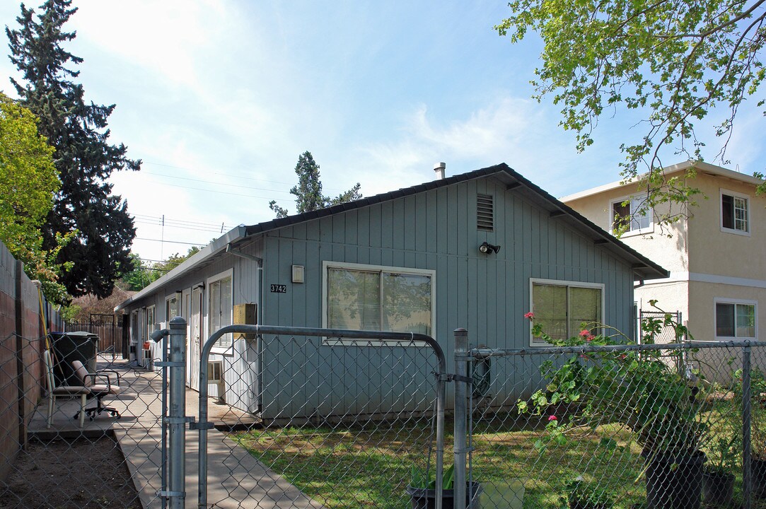 3742 Fifth in Sacramento, CA - Building Photo