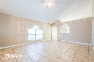 100 Gleason Cove in Sanford, FL - Foto de edificio - Building Photo