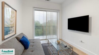 650 E Sycamore St in Denton, TX - Building Photo - Building Photo