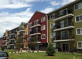 McCarthy Ridge in Regina, SK - Building Photo