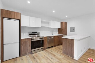 2002 4th St in Santa Monica, CA - Foto de edificio - Building Photo