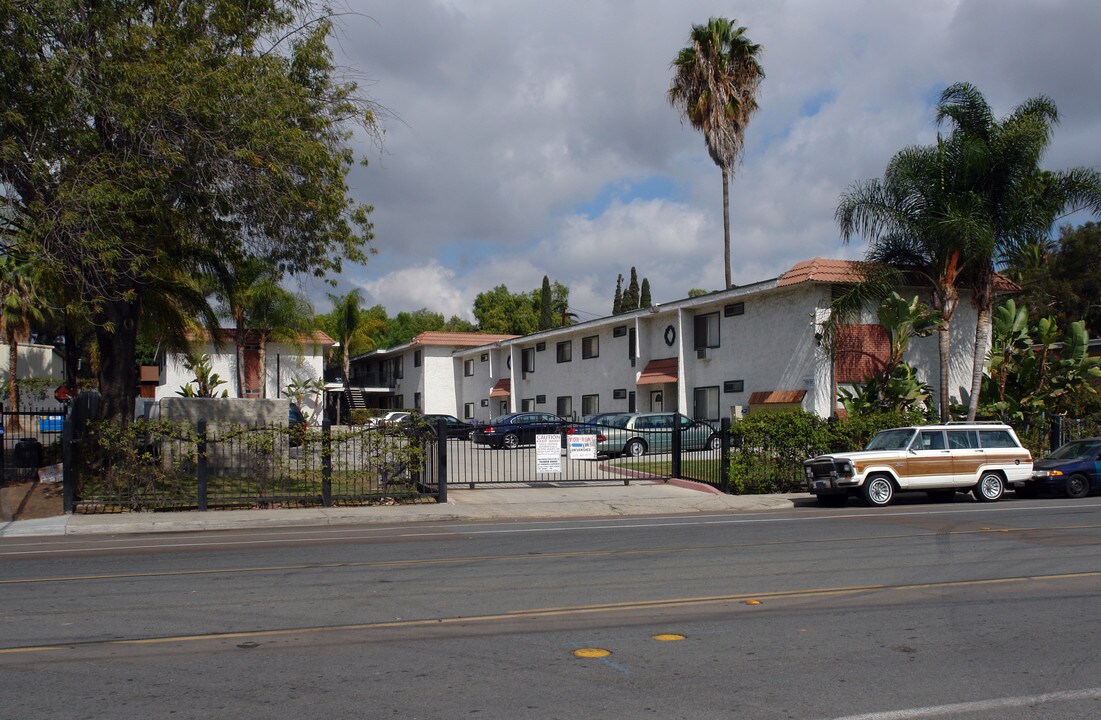 Vista De Oro in Spring Valley, CA - Building Photo