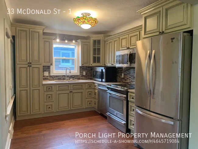 33 McDonald St in St Catharines, ON - Building Photo - Building Photo