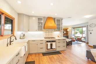 4407 Dakota Dr in San Diego, CA - Building Photo - Building Photo