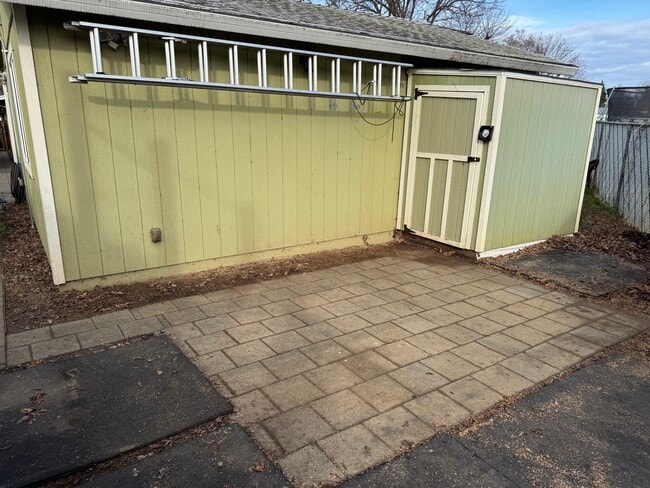 2271 Athens Ave in Redding, CA - Building Photo - Building Photo