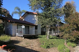 Country Club Creekside in Escondido, CA - Building Photo