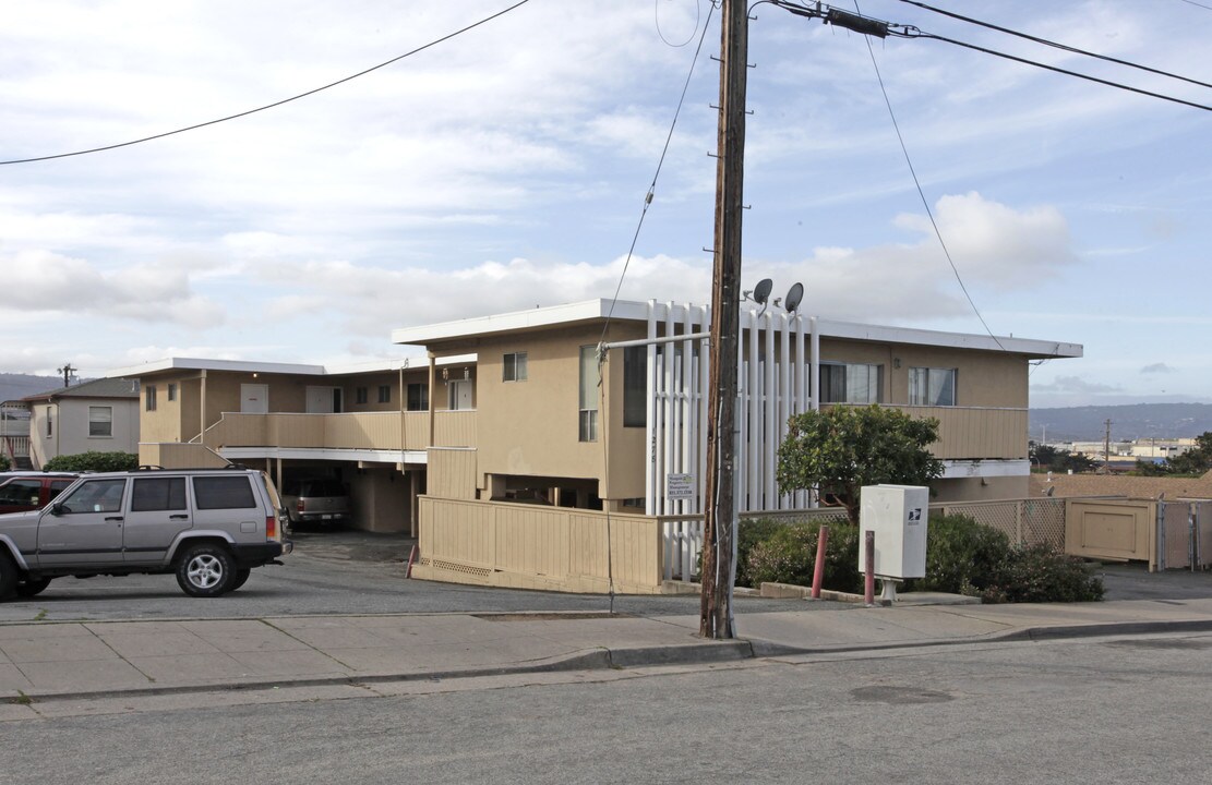 1278 La Jolla Ave in Seaside, CA - Foto de edificio