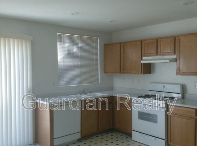 5922 Hilmont St in North Las Vegas, NV - Building Photo - Building Photo