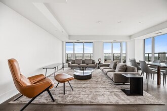 30 Inn On The Pk Dr in Toronto, ON - Building Photo - Building Photo