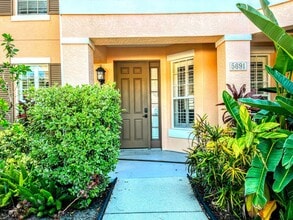 5691 Key Largo Ct in Bradenton, FL - Foto de edificio - Building Photo