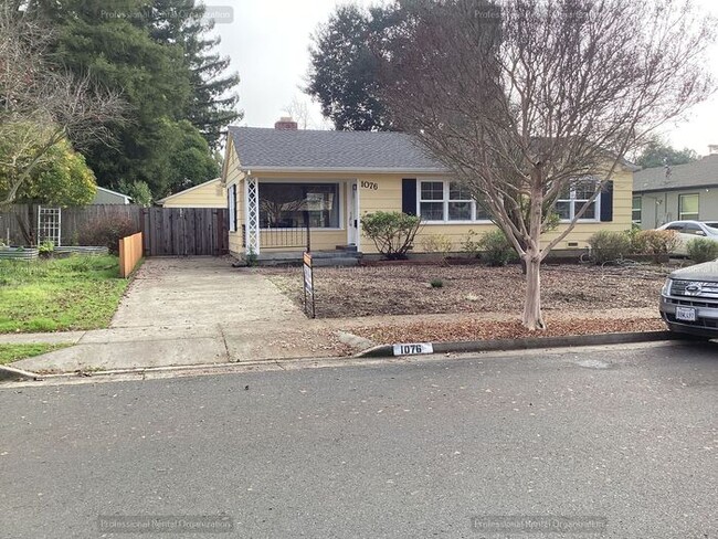 1076 Vallejo St in Santa Rosa, CA - Building Photo - Building Photo