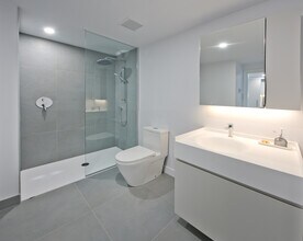 1 Square Phillips in Montréal, QC - Building Photo - Building Photo