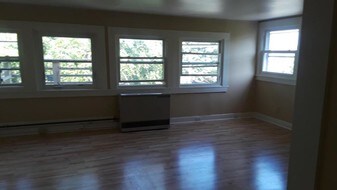 42 Bank St in St. Albans, VT - Building Photo