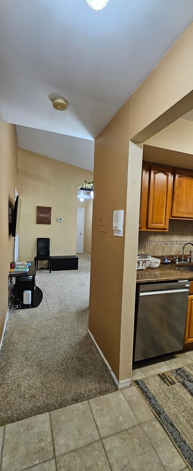 166 Overlook Ct in Woodbridge, NJ - Foto de edificio - Building Photo