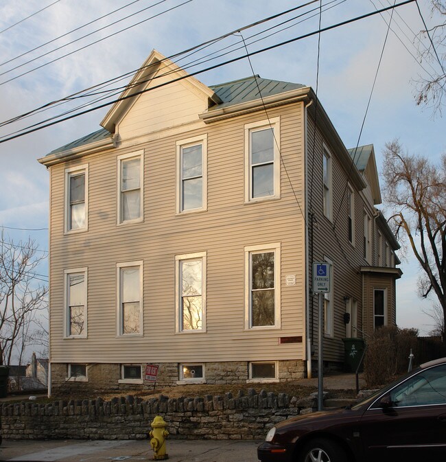 2305 Kenton St in Cincinnati, OH - Building Photo - Building Photo