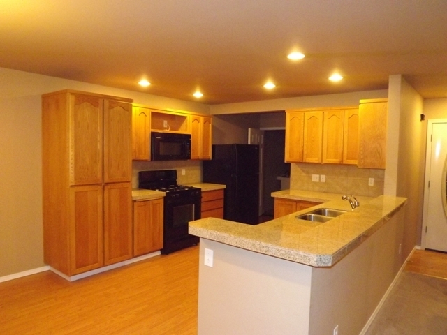16237-16239 Vancil Loop SE in Yelm, WA - Foto de edificio
