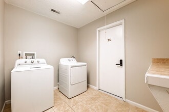 1204 Glenarden Dr in Rock Hill, SC - Foto de edificio - Building Photo