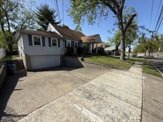 95 Westview Ave in Paramus, NJ - Building Photo - Building Photo