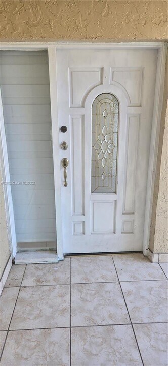 6325 SW 138th Ct in Miami, FL - Foto de edificio