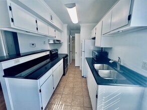 2750 Holly Hall St in Houston, TX - Building Photo - Building Photo