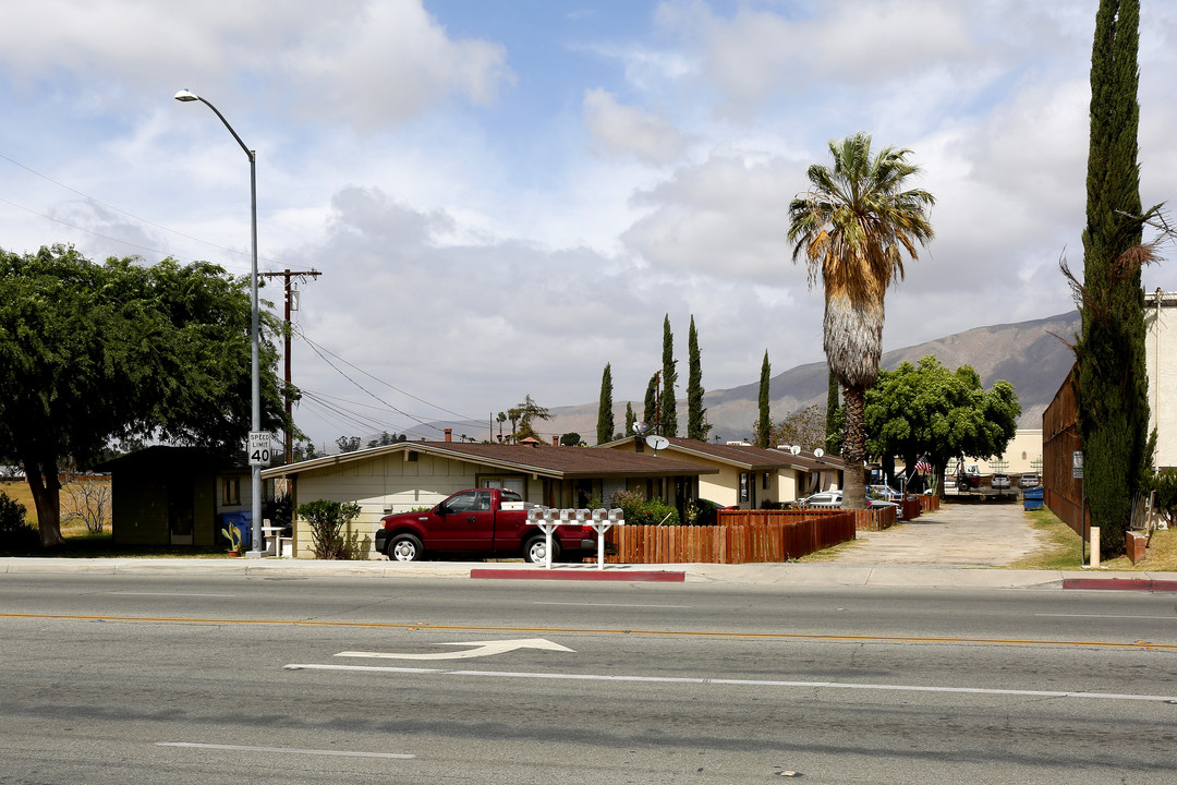 130 W Esplanade Ave in San Jacinto, CA - Building Photo