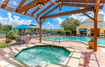 West Winds Apartments in Orlando, FL - Building Photo - Building Photo