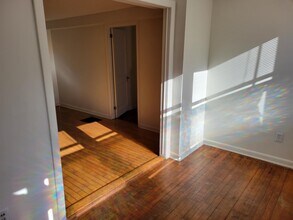 297 Marlborough Rd, Unit One-front in Glastonbury, CT - Foto de edificio - Building Photo