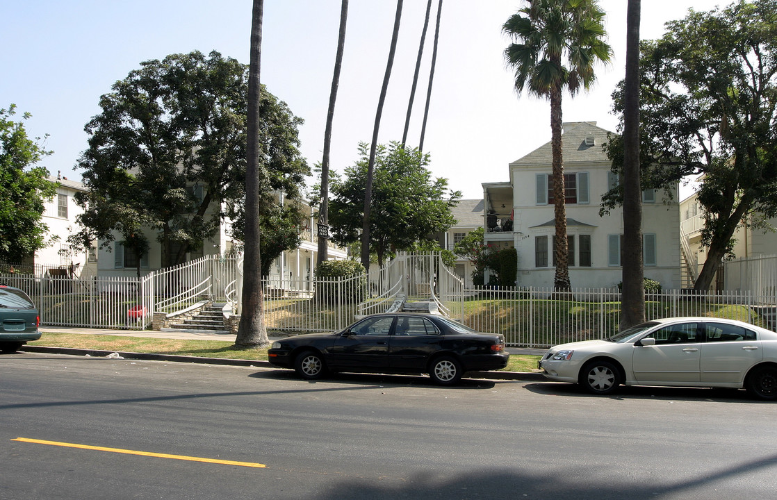 1126 S Westmoreland Ave in Los Angeles, CA - Foto de edificio