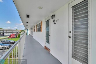 1116 Lake Terrace in Boynton Beach, FL - Building Photo - Building Photo