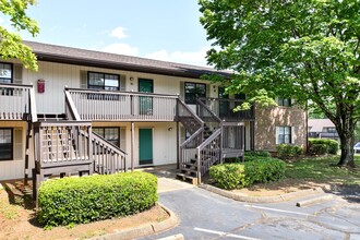 Fairhill Apartments in Greenville, SC - Foto de edificio - Building Photo