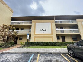 9044 NW 28th Dr in Coral Springs, FL - Building Photo