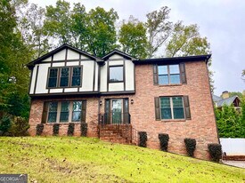 4059 Charleston Ct SE in Smyrna, GA - Building Photo