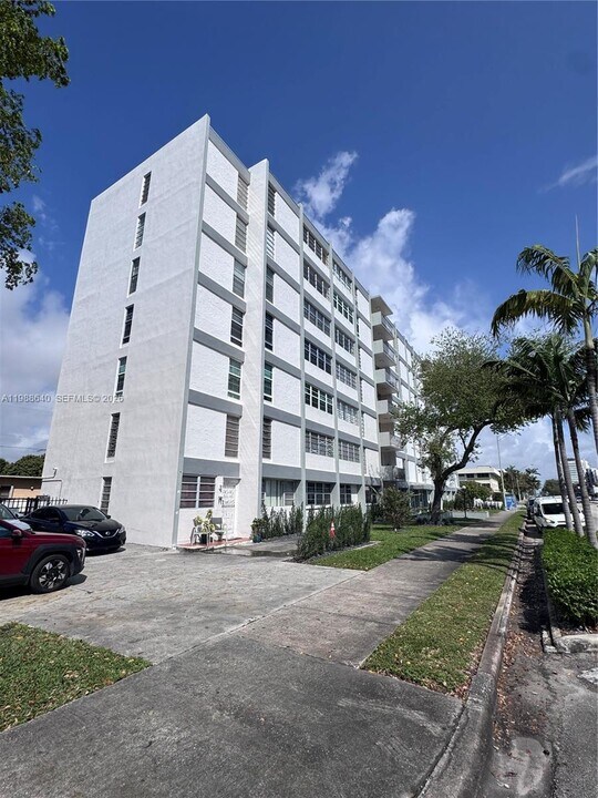 1400 SW 27th Ave in Miami, FL - Building Photo