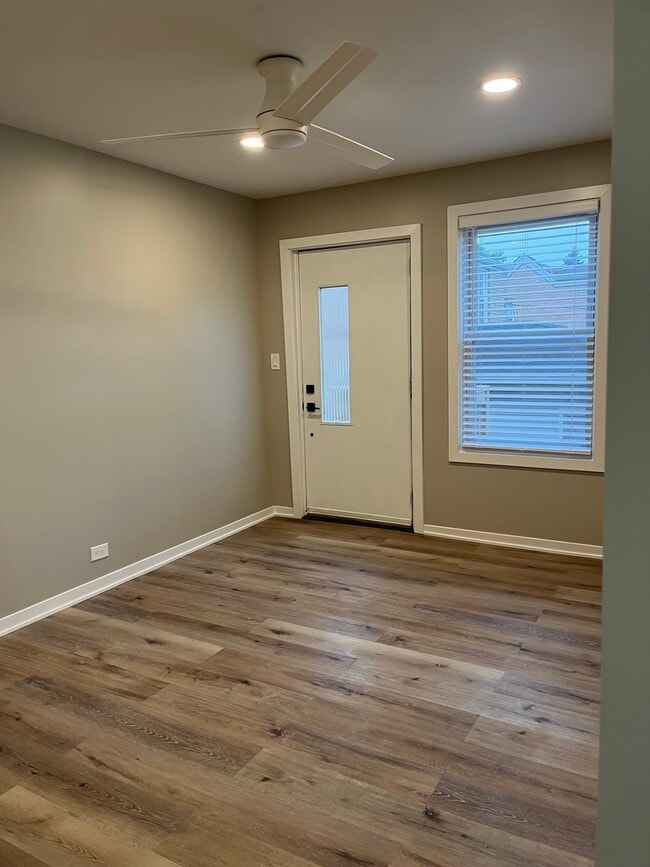 5327 S Nashville Ave, Unit 2nf floor rear in Chicago, IL - Building Photo - Building Photo